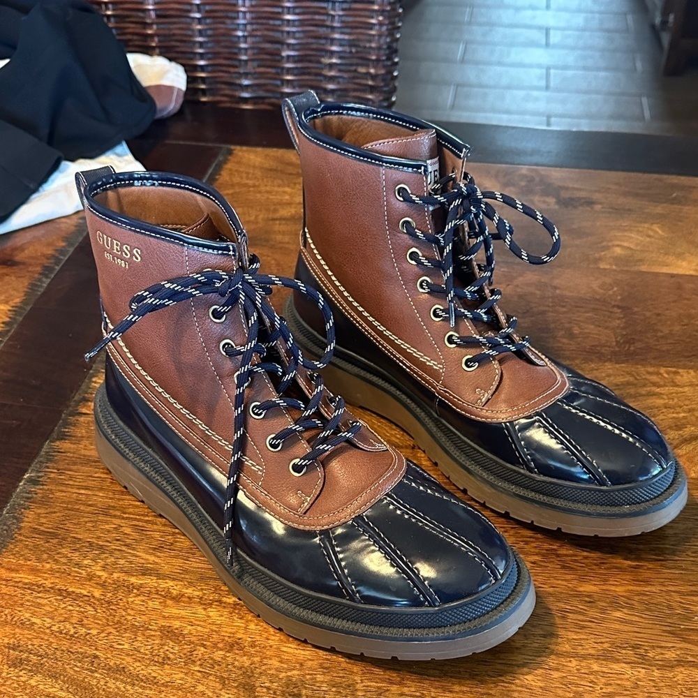 Guess men’s Canfield boots size 11.5 as new condition